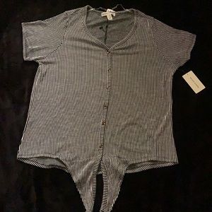 I’m here selling a nice summer type top .